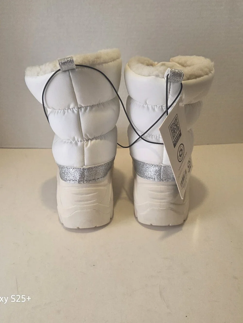 Girls White And Silver Sparkle Snow Boots Size 4 Members Mark NEW WITH TAGS